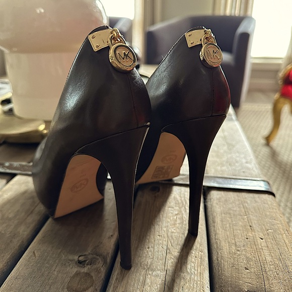 Brown Michael Kors heels - Picture 1 of 10